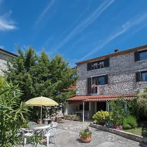  Apartment Mirjana